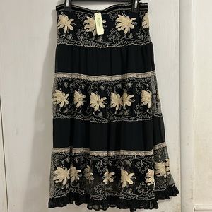NWT Persaman New York Lavishly Embroidered Tiered Skirt with sheer overlay